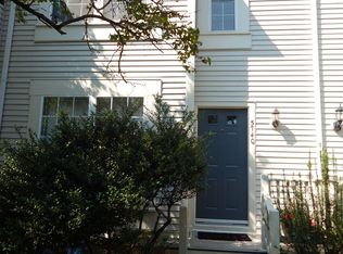 5740 Evergreen Knoll Ct, Alexandria, VA 22303