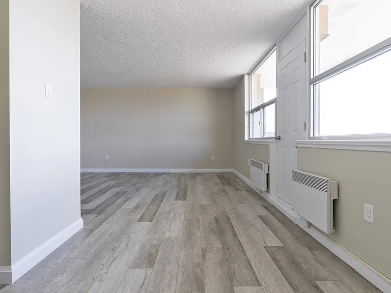 901 Lasalle Blvd — Photo 3