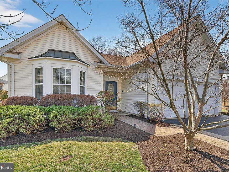 1st image of 3 Buckingham Dr