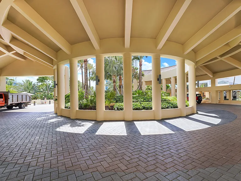 300 S Pointe Dr #405 — Photo 35