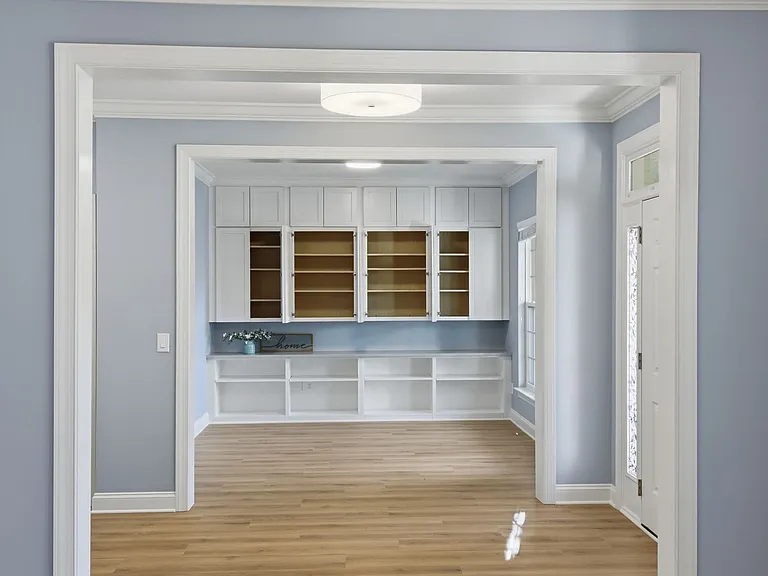623 Streamside Ln — Photo 11