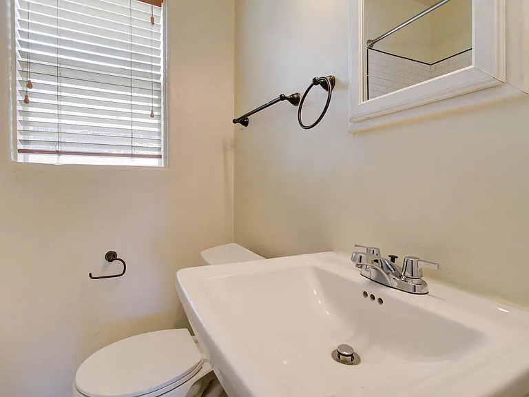 1010 E Coronado Rd — Photo 16