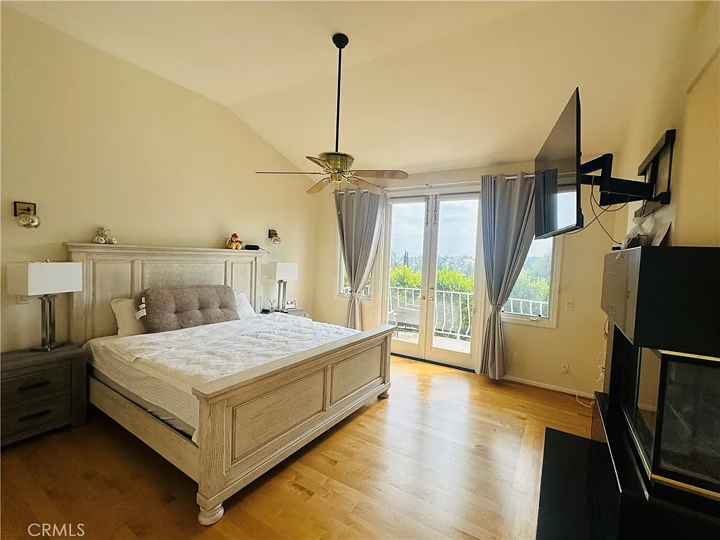 4 bed, 3256 sqft, $10,000 — Photo 3