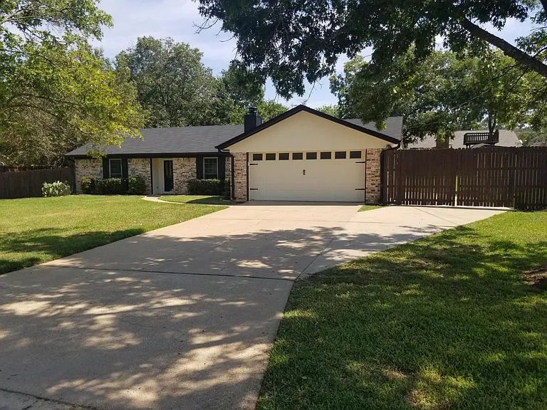 306 Patty Ct — Photo 3