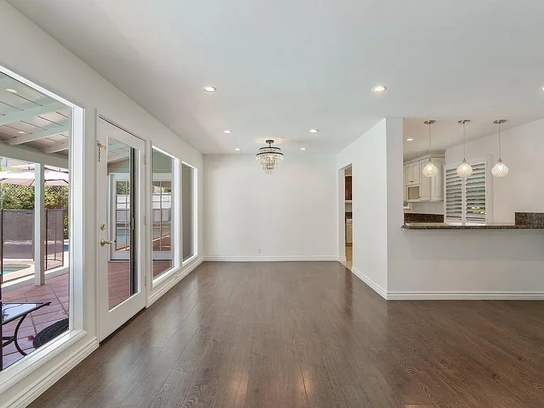1030 Cynthia Ave — Photo 5