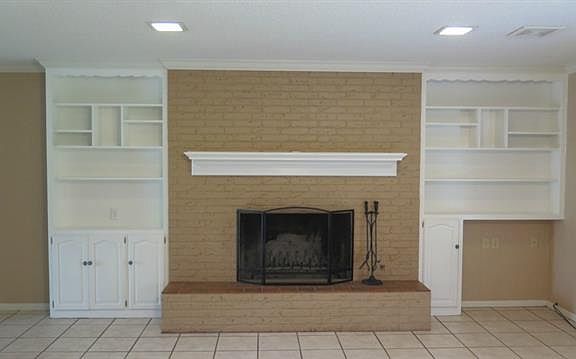 2nd image of 4004 Oakdale Dr