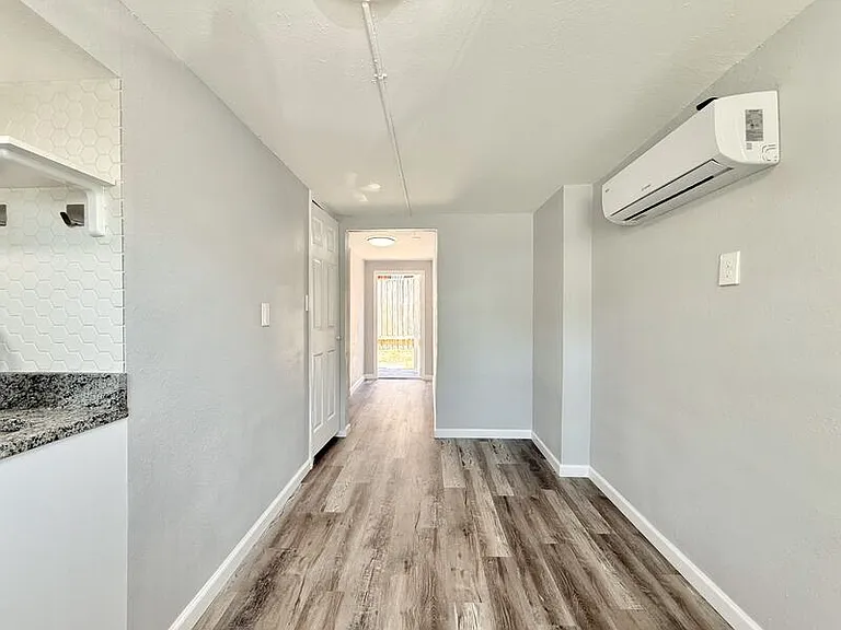 711 18th Ave S #3 — Photo 5