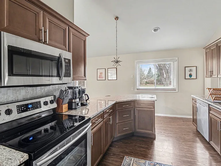 295 Nesbit Ln — Photo 8