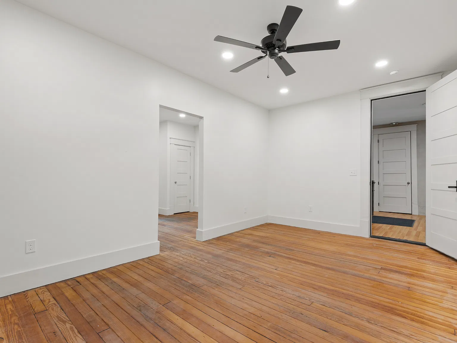 2 bed, 1.5 bath, 920 sqft, $1,100 — Photo 4