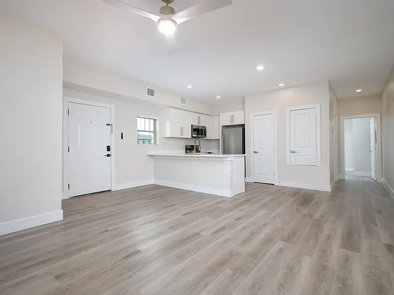 1644 W Mistletoe Ave #102 — Photo 5