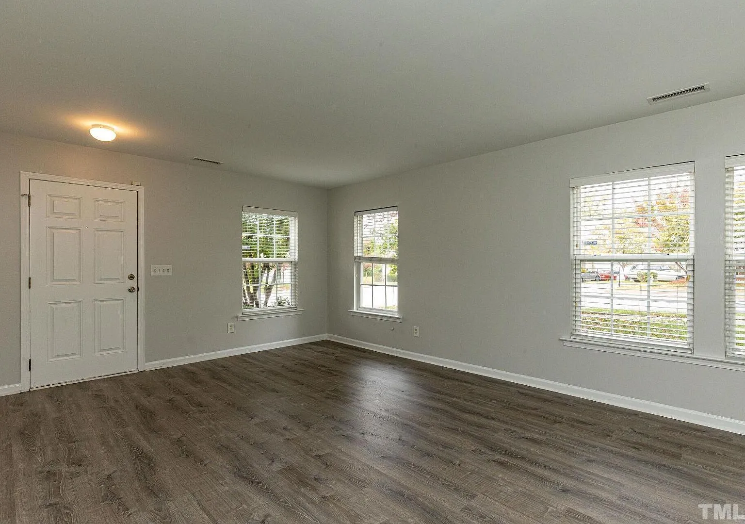 4 bed, 2.5 bath, 3020 sqft, $2,695 — Photo 3