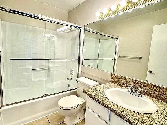 4th image of 476 E Cypress Ave #A