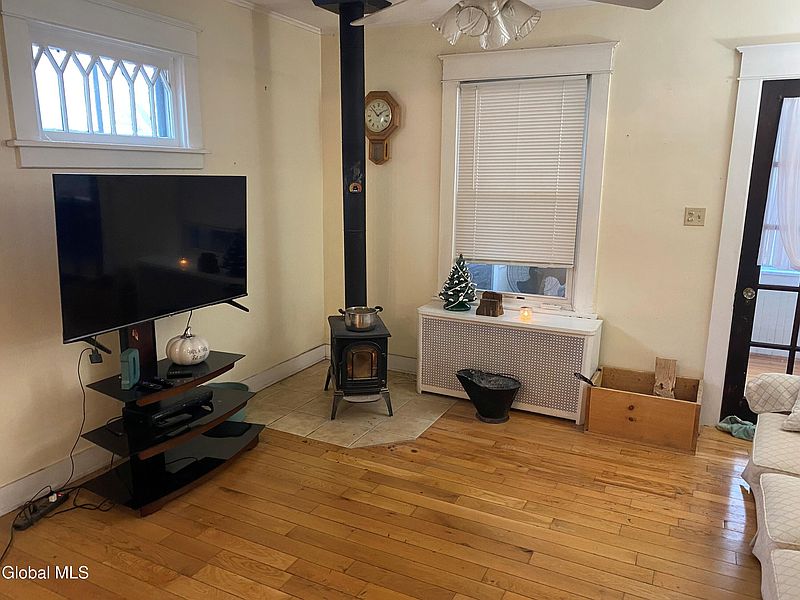 4th image of 1146 Dean Street