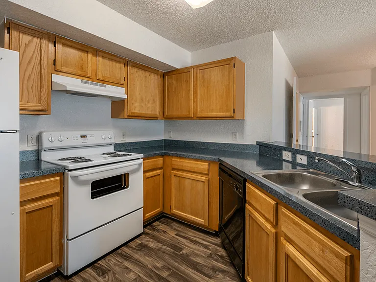 Noah's Landing Apartments — Photo 16