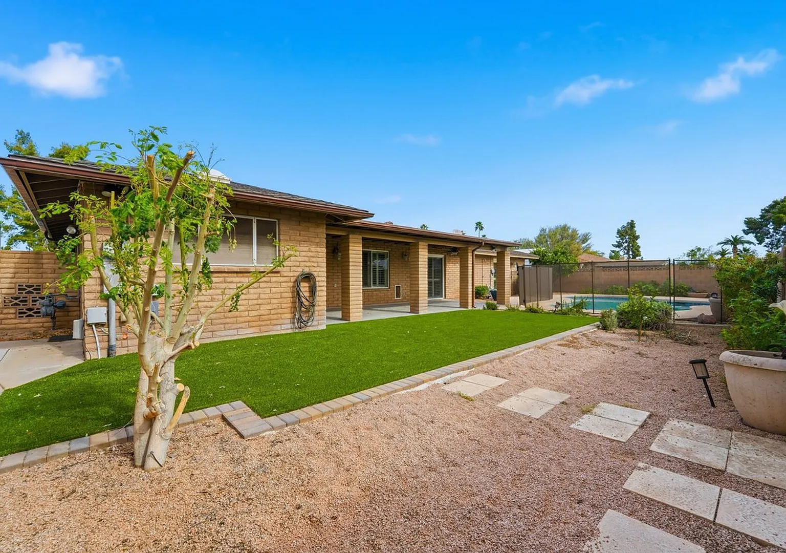 Welcome to this beautiful 4-bedroom, 3-bathroom home with a sparking pool in Tempe Arizona! — Photo 1