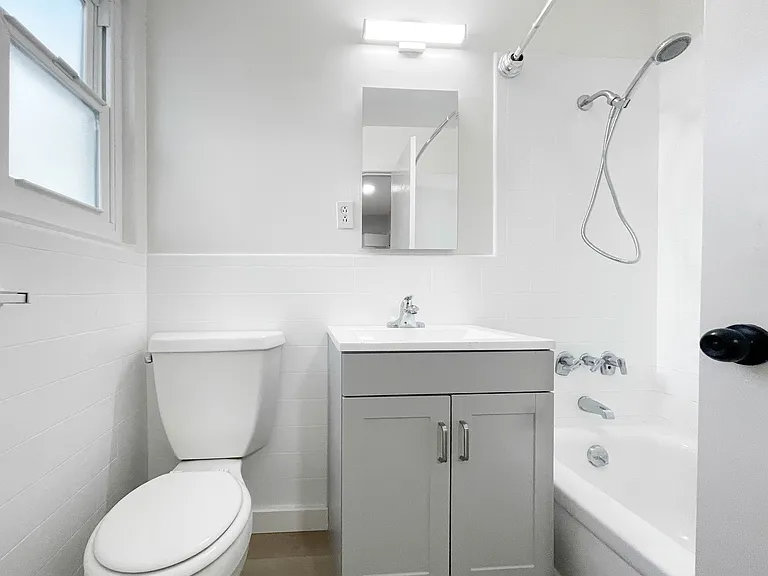 2421 Judah St #4 — Photo 10