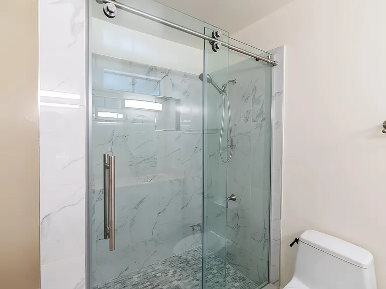 1760 N Alexandria Ave — Photo 20