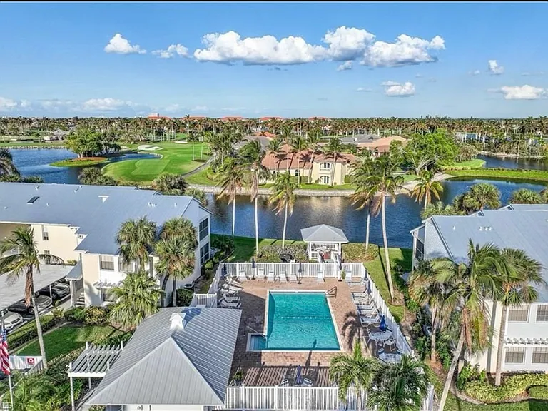 Overhead view of Rivers Edge pool