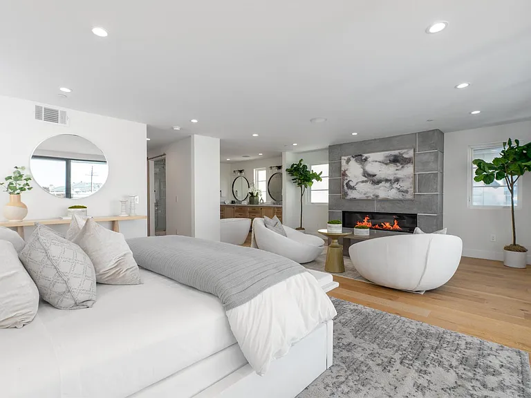 1025 W Balboa Blvd — Photo 31