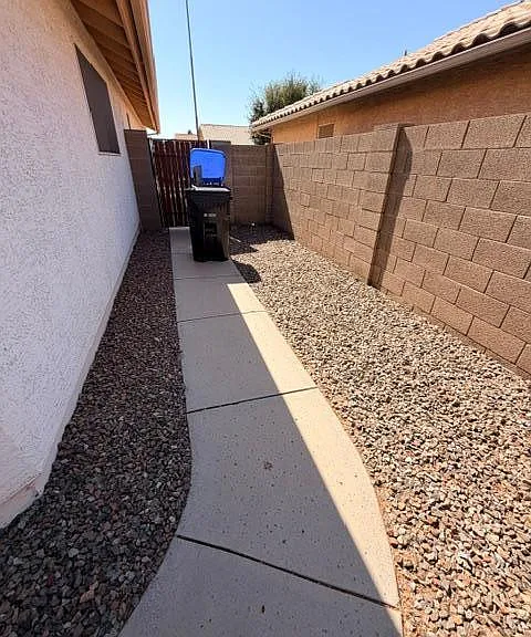 2560 S Vineyard — Photo 8