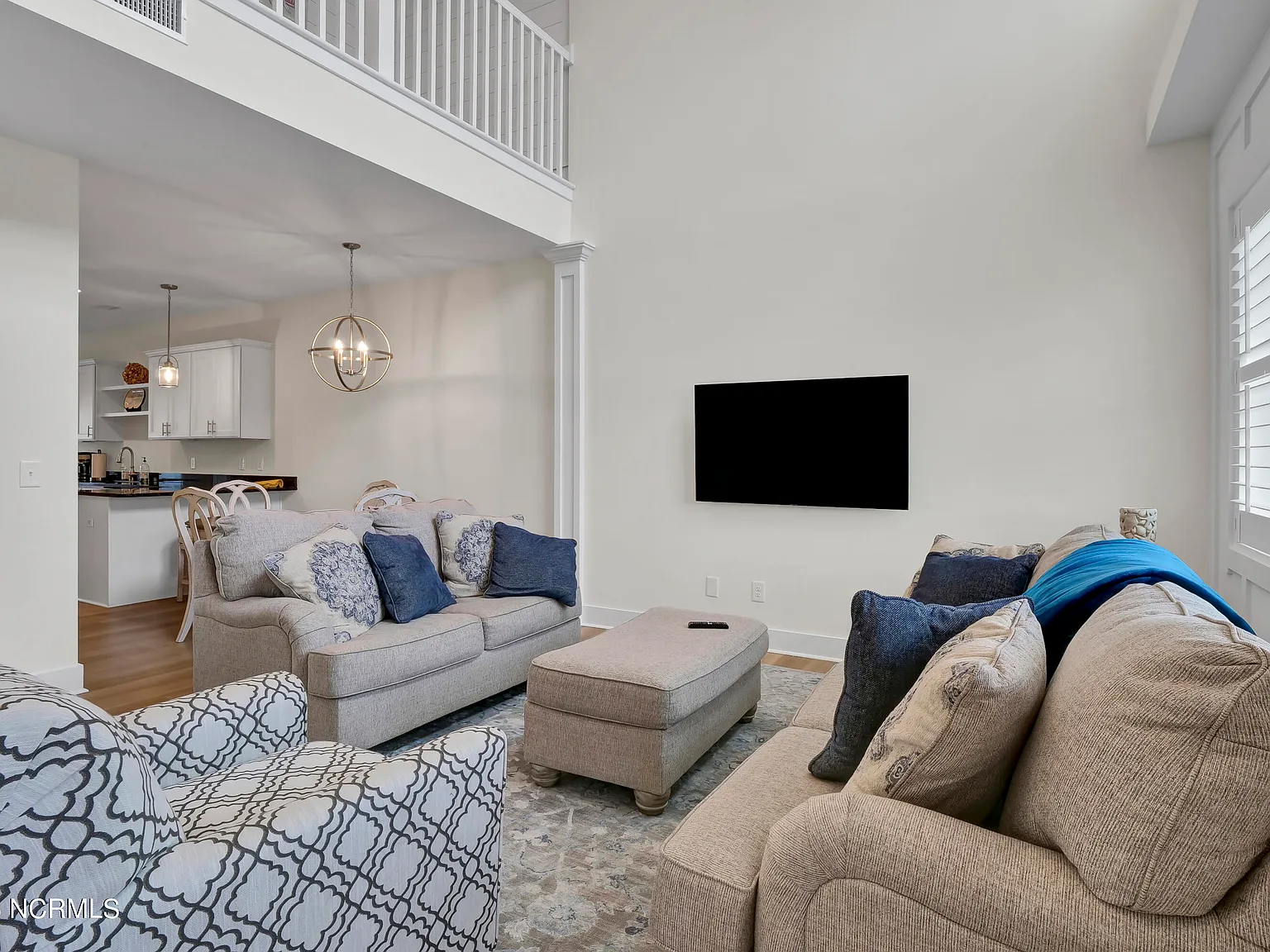 3 bed, 2.5 bath, $2,750 — Photo 3
