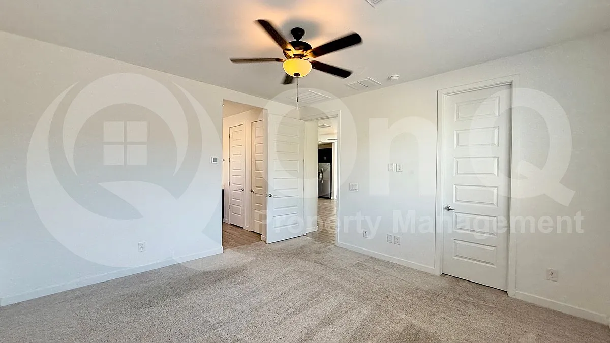 4 bed, 3.0 bath, 1948 sqft, $2,399 — Photo 3