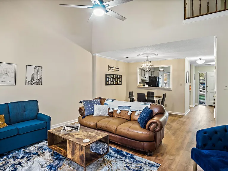10425 Ravenbrook Ln — Photo 3