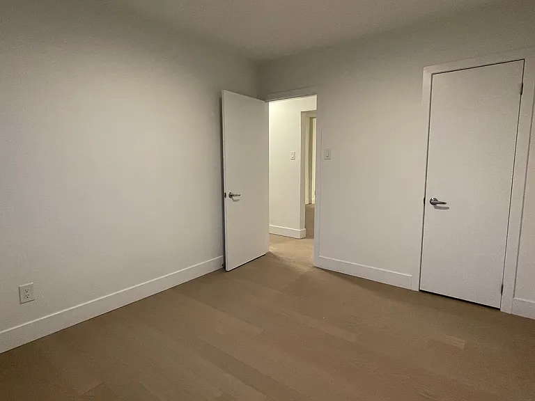 1051 Victoria Park Ave — Photo 15