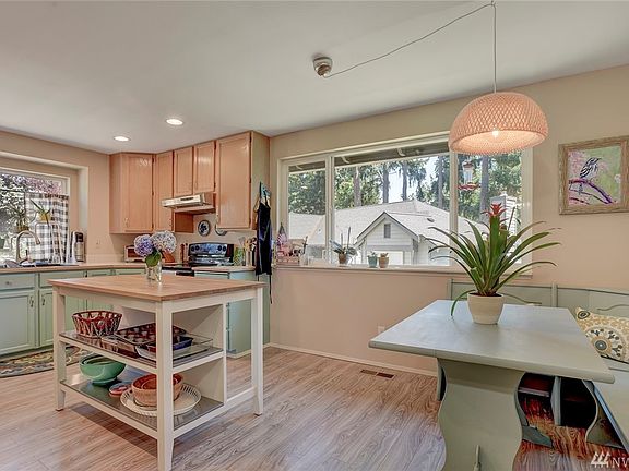 4th image of 2051 Marina Vista Ct NE