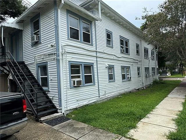 2 bed, 1.0 bath, 870 sqft, $1,000 — Photo 2