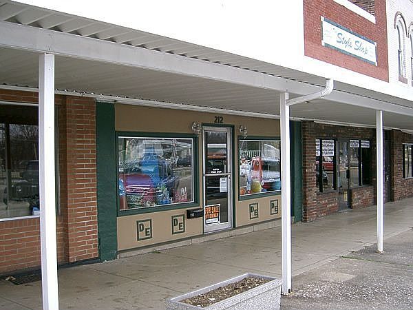 1st image of 212 W North St