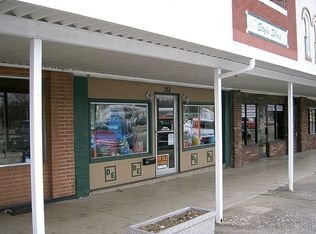 212 W North St, Greenfield, TN 38225