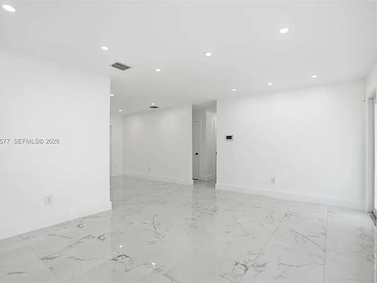 5521 SW 104th Ave — Photo 8
