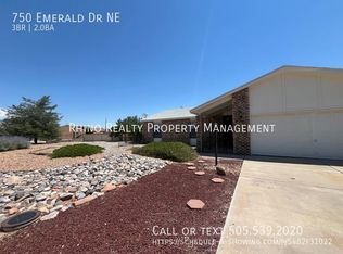 750 Emerald Dr NE, Rio Rancho, NM 87124