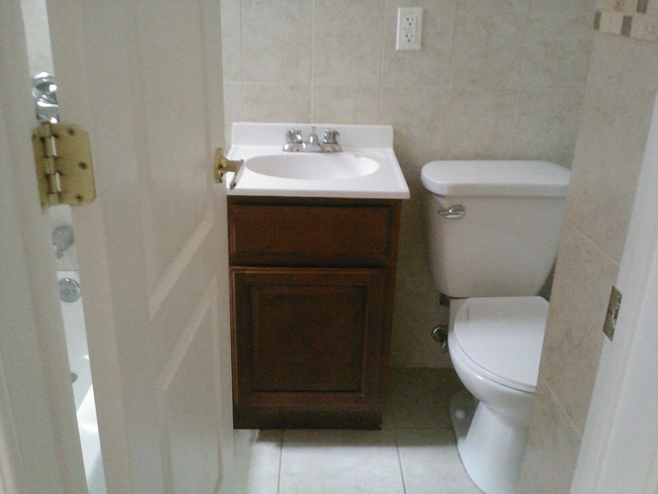 2nd image of 808 22nd St APT 2A