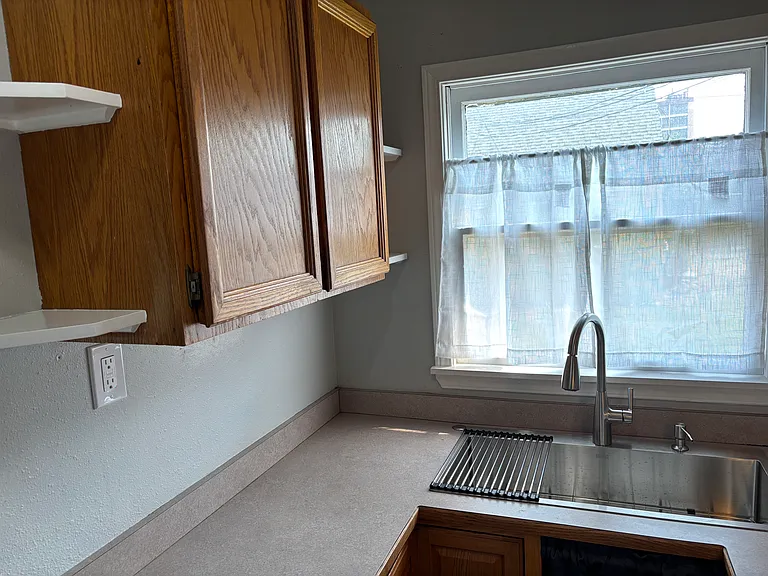 1913 1/2 W Idaho St — Photo 5