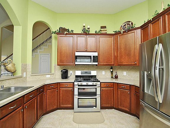 Recently updated kitchen has a new (as of 98/2014) appliance package including gas cook top and convection oven.