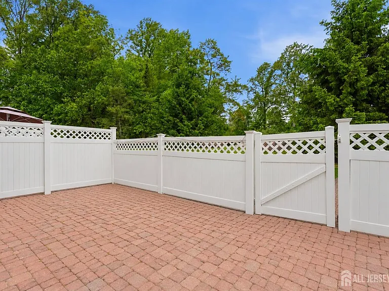 101 Wellington Park Dr — Photo 24