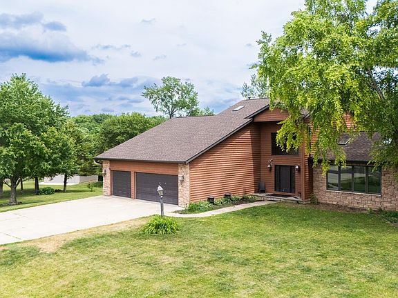 3rd image of 1318 Amanda Dr