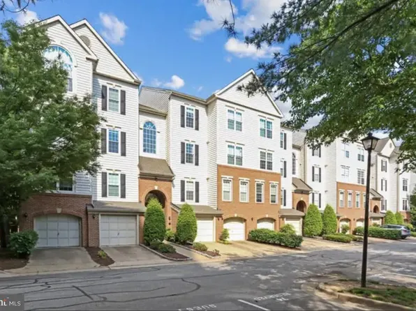 4679 Longstreet Ln APT 102, Alexandria, VA 22311