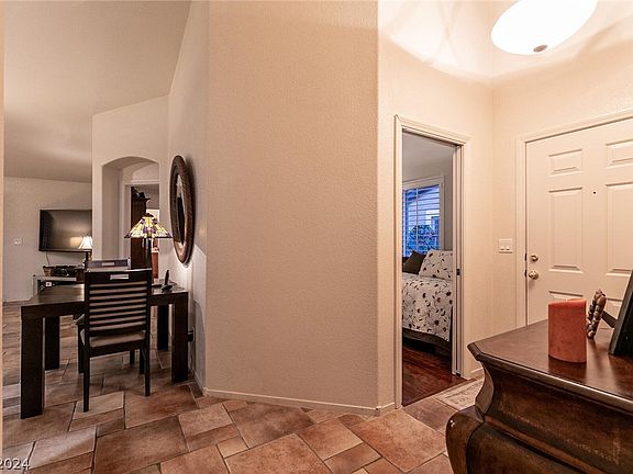 5th image of 10224 Birch Bluff Ln