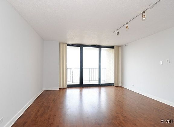 3rd image of 3660 N Lake Shore Dr APT 4008