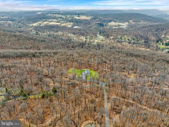 3rd image of 402 Mountainside Rd