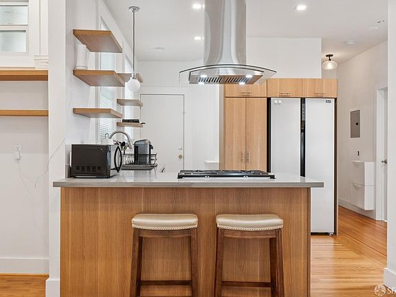 4th image of 1100 Leavenworth St APT 2