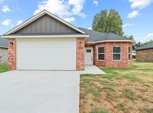 220 E Abbot Ln, Mustang, OK 73064