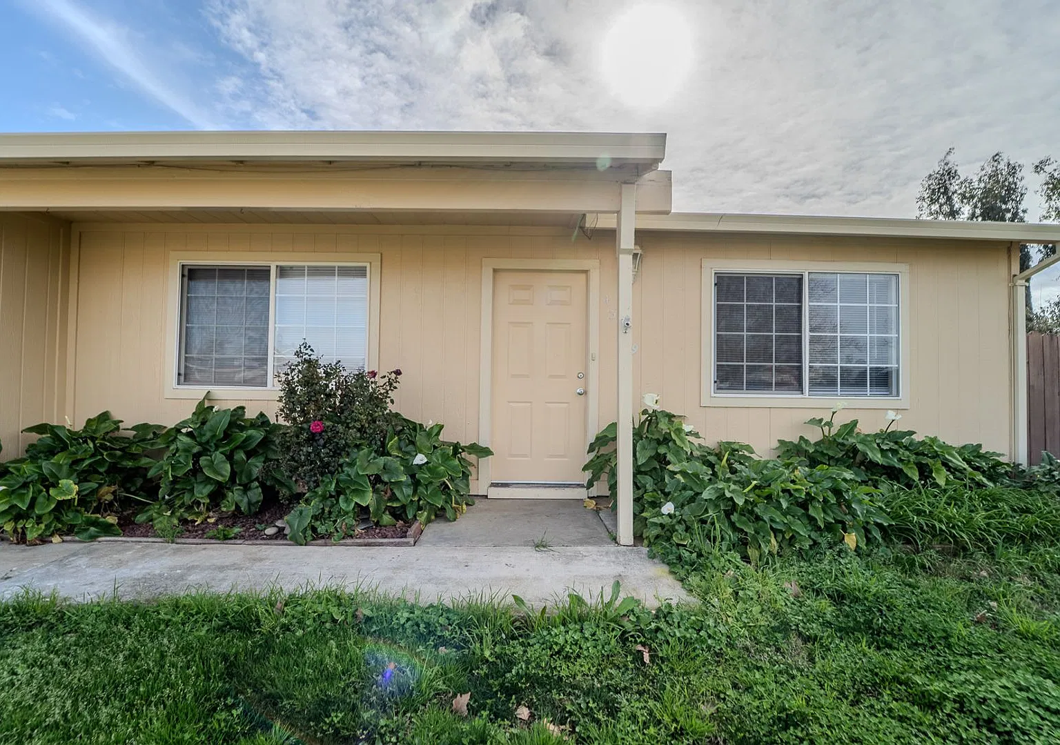 Spacious 3 Bedroom, 2 Bath Home with Large Backyard! — Photo 2