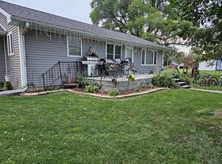 110 S Roads St, Mount Union, IA 52644
