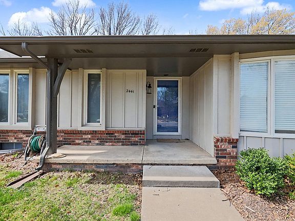 3rd image of 2441 N Winstead Cir