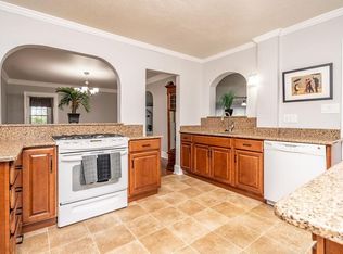 15 Cross St, Longmeadow, MA 01106