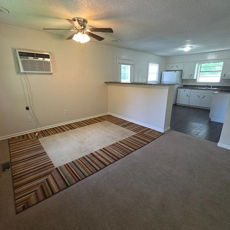 2 bed, 1.0 bath, 936 sqft, $1,100 — Photo 4